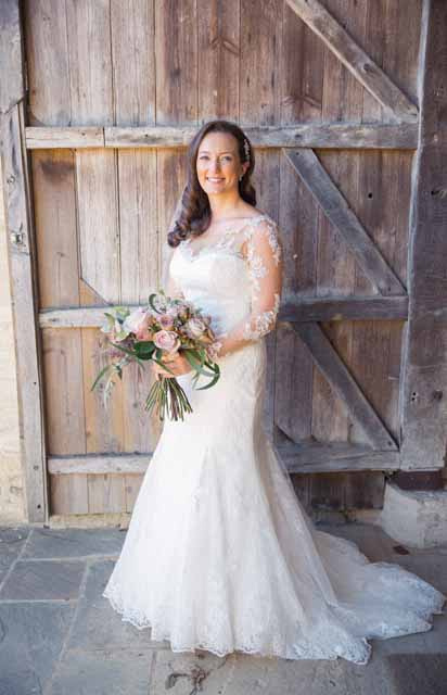 Photos of a winter wedding at the Stone Barn in the Cotswolds